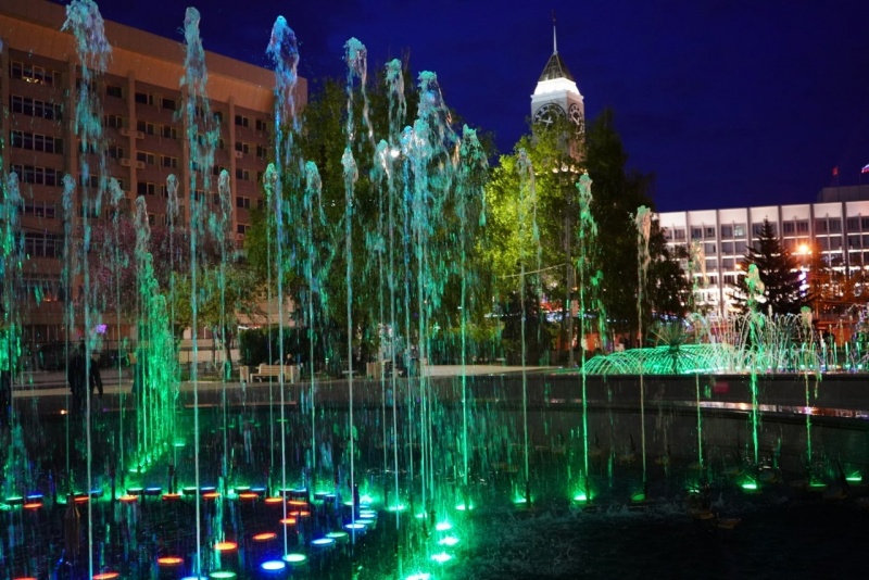 Свето-музыкальный фонтан на Театральной площади даст последнее представление в этом сезоне