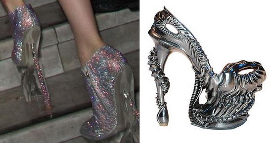 Леди Гага слушает свои туфли