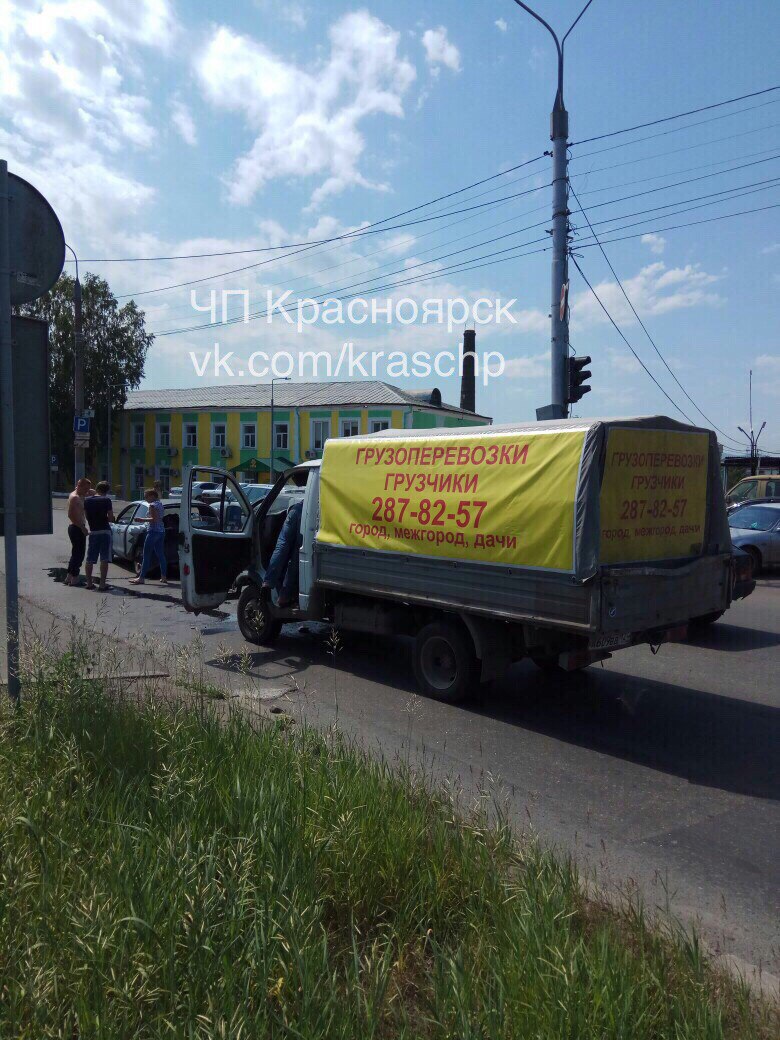 В Красноярске мелкая авария спровоцировала пробку на пер.Тихий - Столица 24