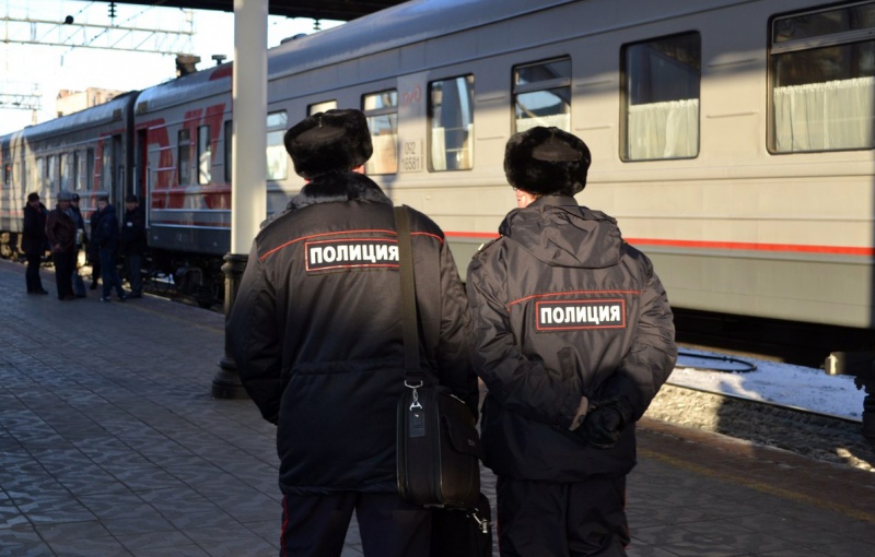 В Красноярском крае транспортные полицейские раскрыли кражу по горячим следам
