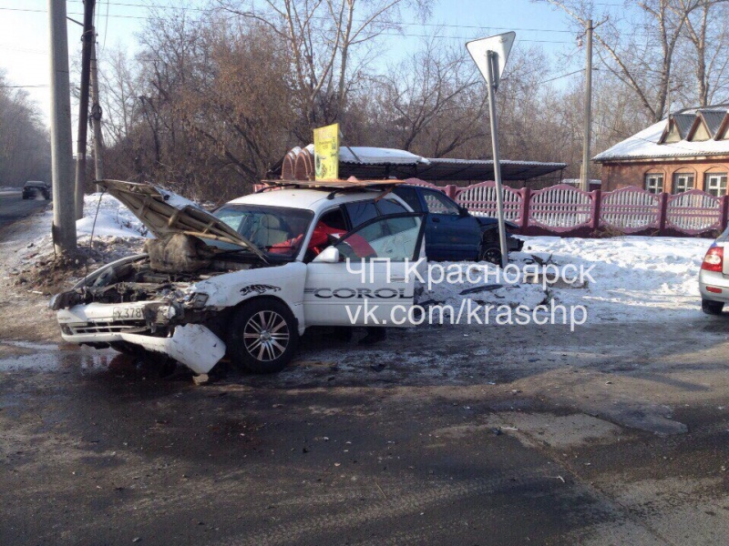 В Красноярске пьяный водитель после ДТП пытался скрыться с места происшествия и попал в еще одну аварию 