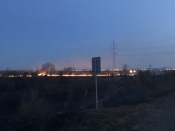 Очевидцы сняли, как рядом с городом Назарово полыхает степной пожар