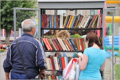 В Свердловском районе установлен новый общественный книжный шкаф