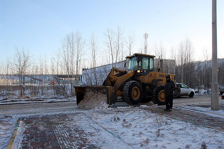 В Красноярске усиленно чистят улицы по дороге к объектам универсиады