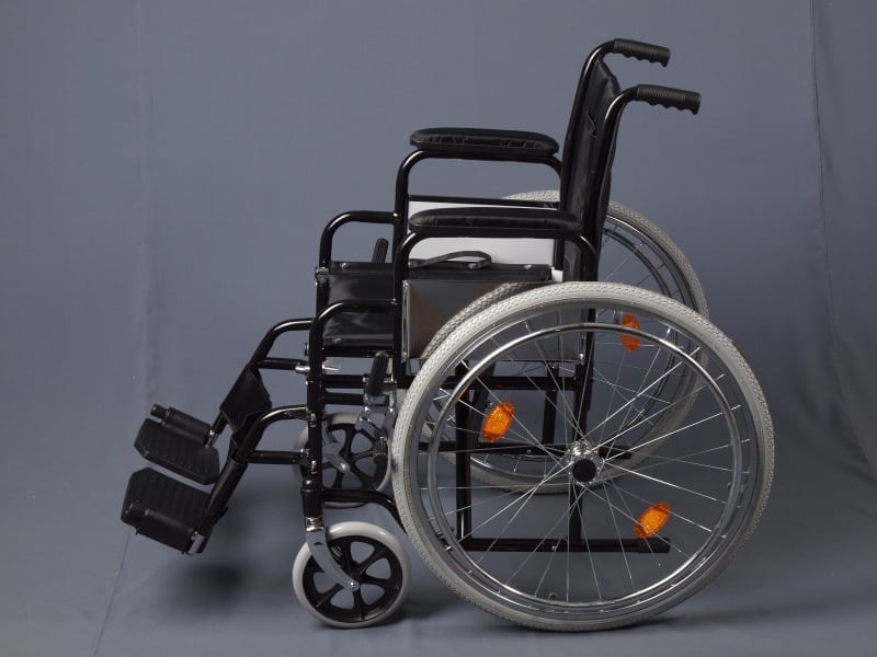 В Красноярском крае продавщицу инвалидной коляски обманули почти на 132 тысячи рублей