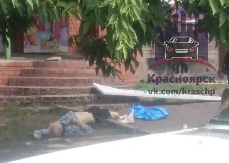 В Красноярске из окна 6 этажа выпал пожилой мужчина