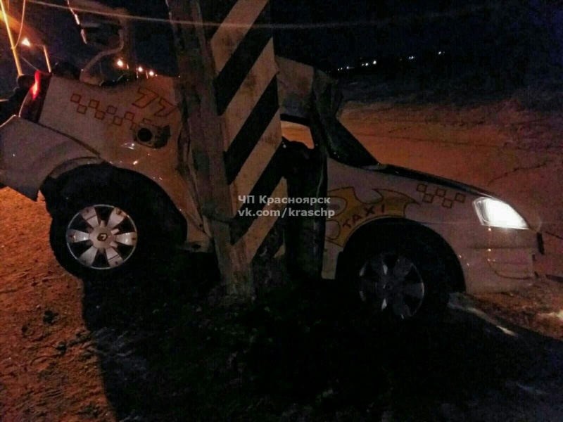 В Норильске Красноярского края такси въехал в столб: водитель погиб