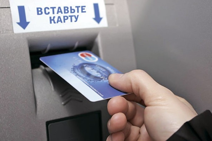 В Красноярском крае мужчина оставил в залог таксисту банковскую карту и лишился зарплаты 