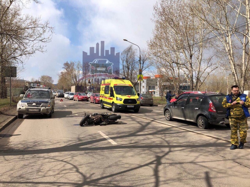 В Красноярске в результате ДТП пострадал байкер