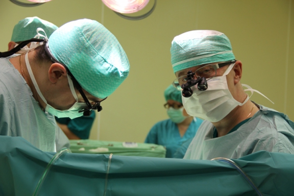 Кардиохирурги в Красноярске провели уникальную «операцию Дэвида»: она продолжалась 9 часов