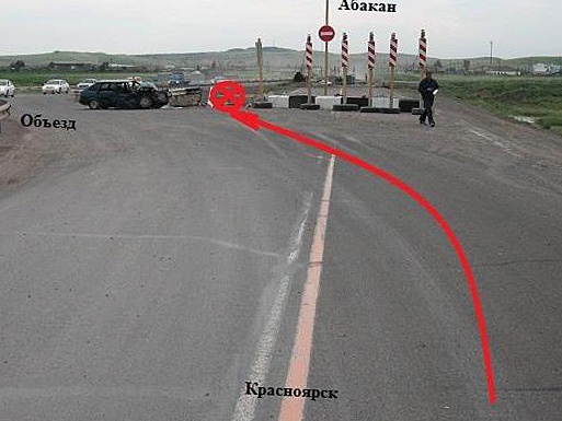 По дороге в Хакасию ВАЗ-21093 врезался в ограждение. Пострадали люди