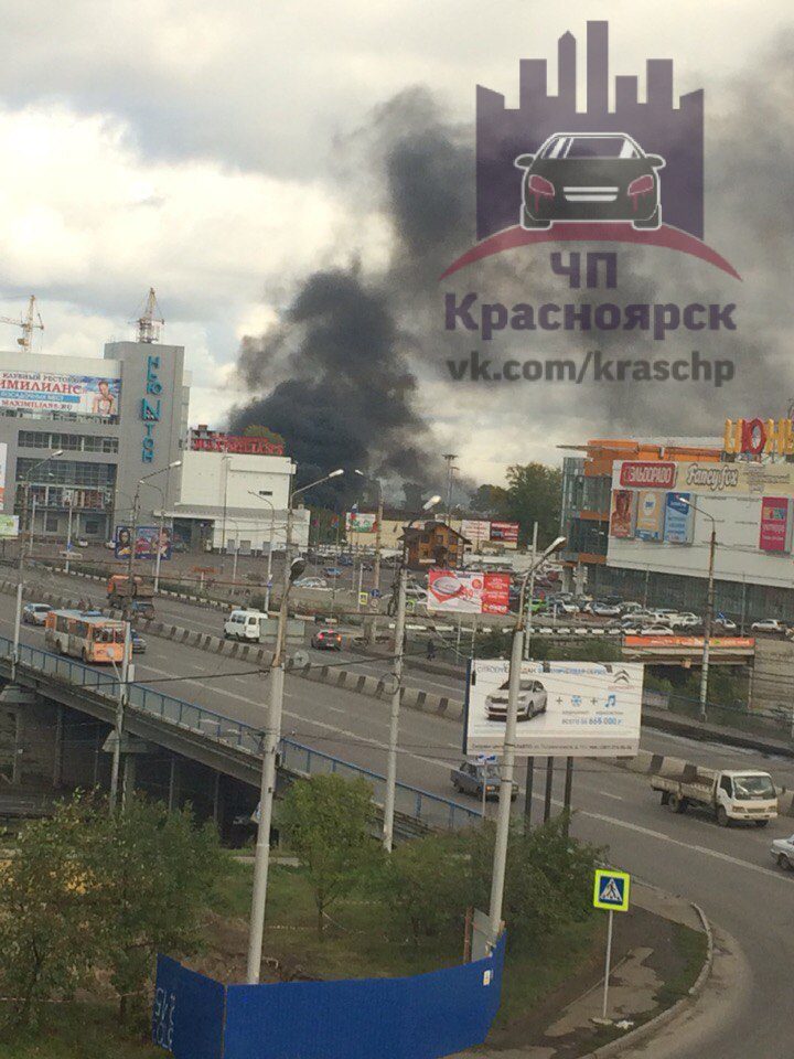 В районе ТРЦ «Июнь» в Красноярске произошел пожар