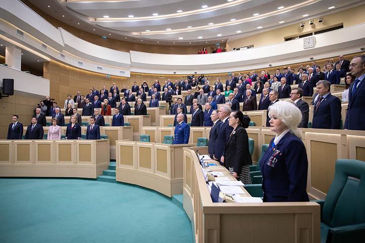 Парламент Хакасии почти полгода выбирал сенатора 