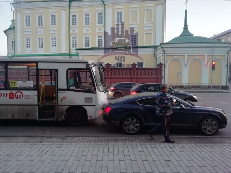 В Красноярске в ДТП угодил автомобиль 