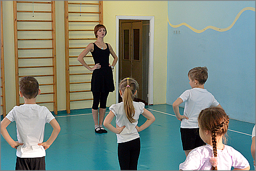 В Красноярске воспитанников детского сада № 273 обучает балерина