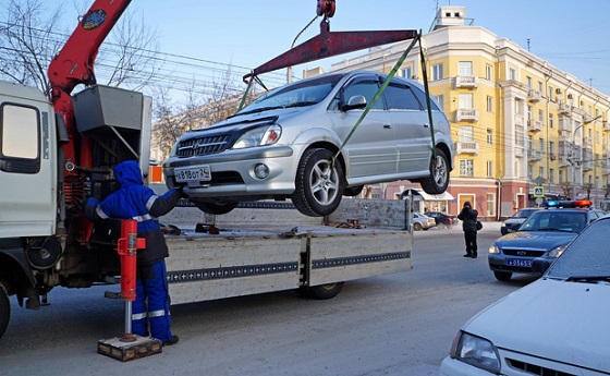 Красноярским водителям рассказали об изменениях в правилах эвакуации и парковки