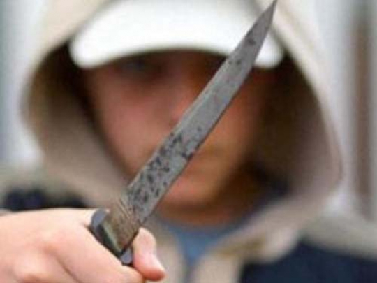 В Красноярском крае мужчина ударил полицейского ножом и сам получил пулю