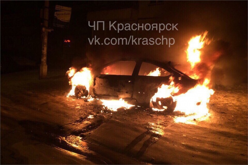 Очередная иномарка сгорела в Красноярске: снова подозревают поджог