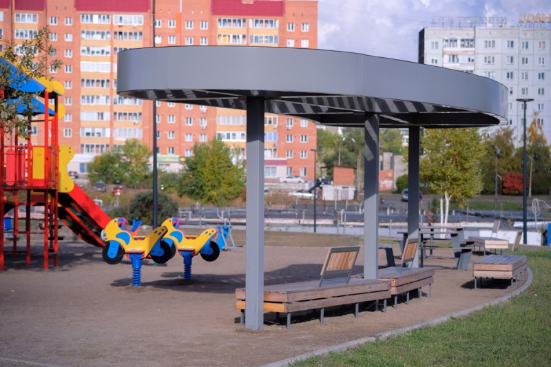 В Красноярске завершилось благоустройство парка «Солнечная поляна»