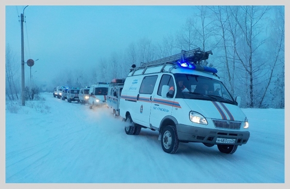 Спасатели эвакуировали замерзающих на дивногорской трассе людей