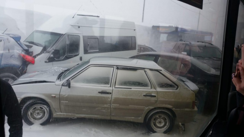 На севере Красноярского края из-за метели произошло массовое ДТП 