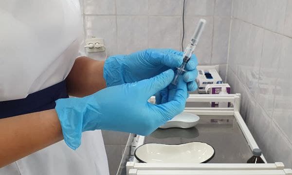 Ученые КрасГМУ: вакцинированные болеют коронавирусом реже