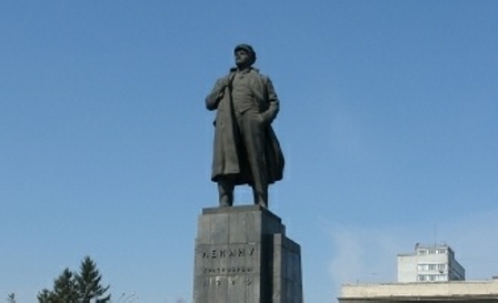 Сегодня исполнилось 45 лет памятнику Ленину