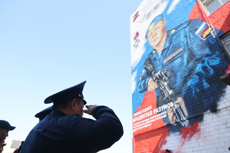 В Красноярске открыли мурал с изображением погибшего во время проведения СВО солдата-красноярца