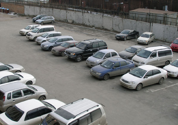 Автомобильную стоянку на Молокова в Красноярске снесут по решению суда
