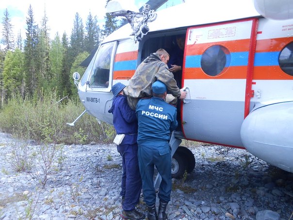 Спасатели КГКУ "Спасатель" вынуждены были вызвать вертолет для эвакуации мужчины, поломавшего ноги в тайге