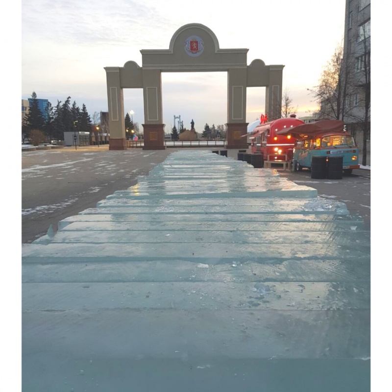Площаь Мира накрыло льдом